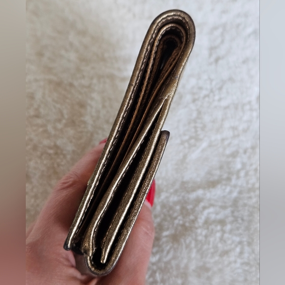 GUCCI Wallet - Metallic Gold with Monogram GG Canvas *EUC* - Picture 8 of 10